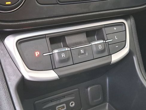 Used 2022 GMC Terrain SLT w/ Infotainment Package II AWD/4WD image 14