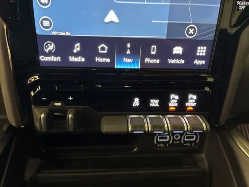 Used 2023 RAM 1500 Laramie AWD/4WD image 19