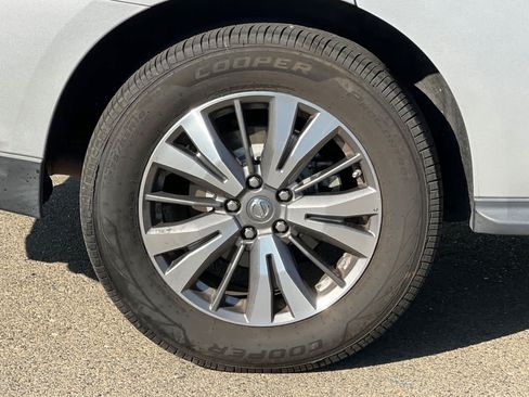 Used 2017 Nissan Pathfinder SV AWD/4WD image 20