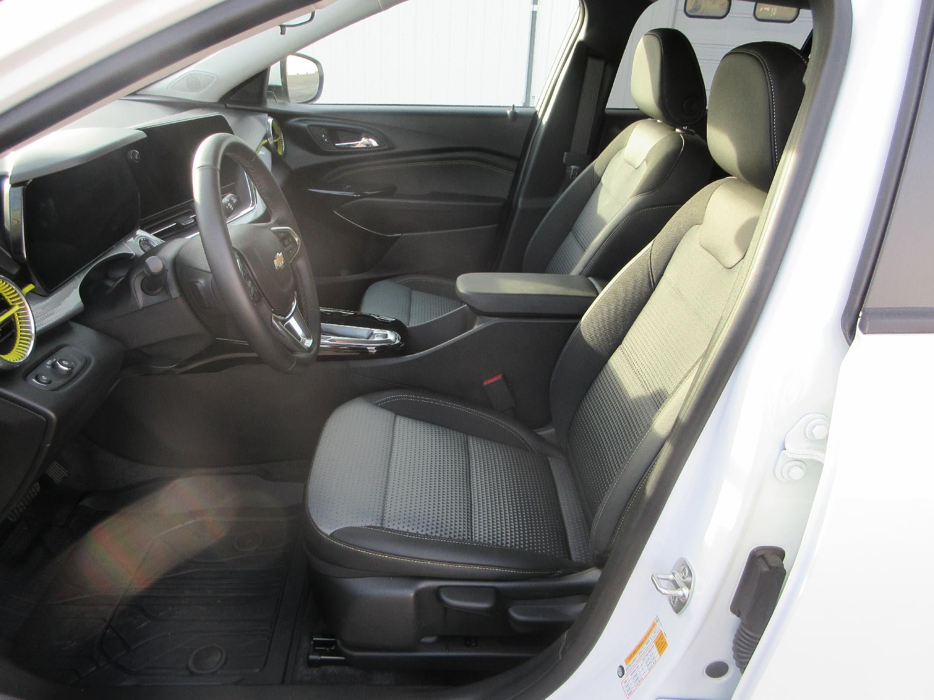 Certified 2026 Chevrolet Trax LT w/ Driver Confidence Package FWD image 9