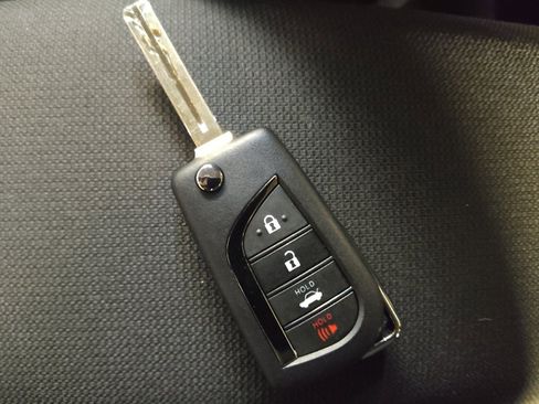 Used 2024 Toyota Corolla LE image 32