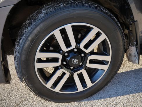 Used 2023 Toyota 4Runner Limited image 17