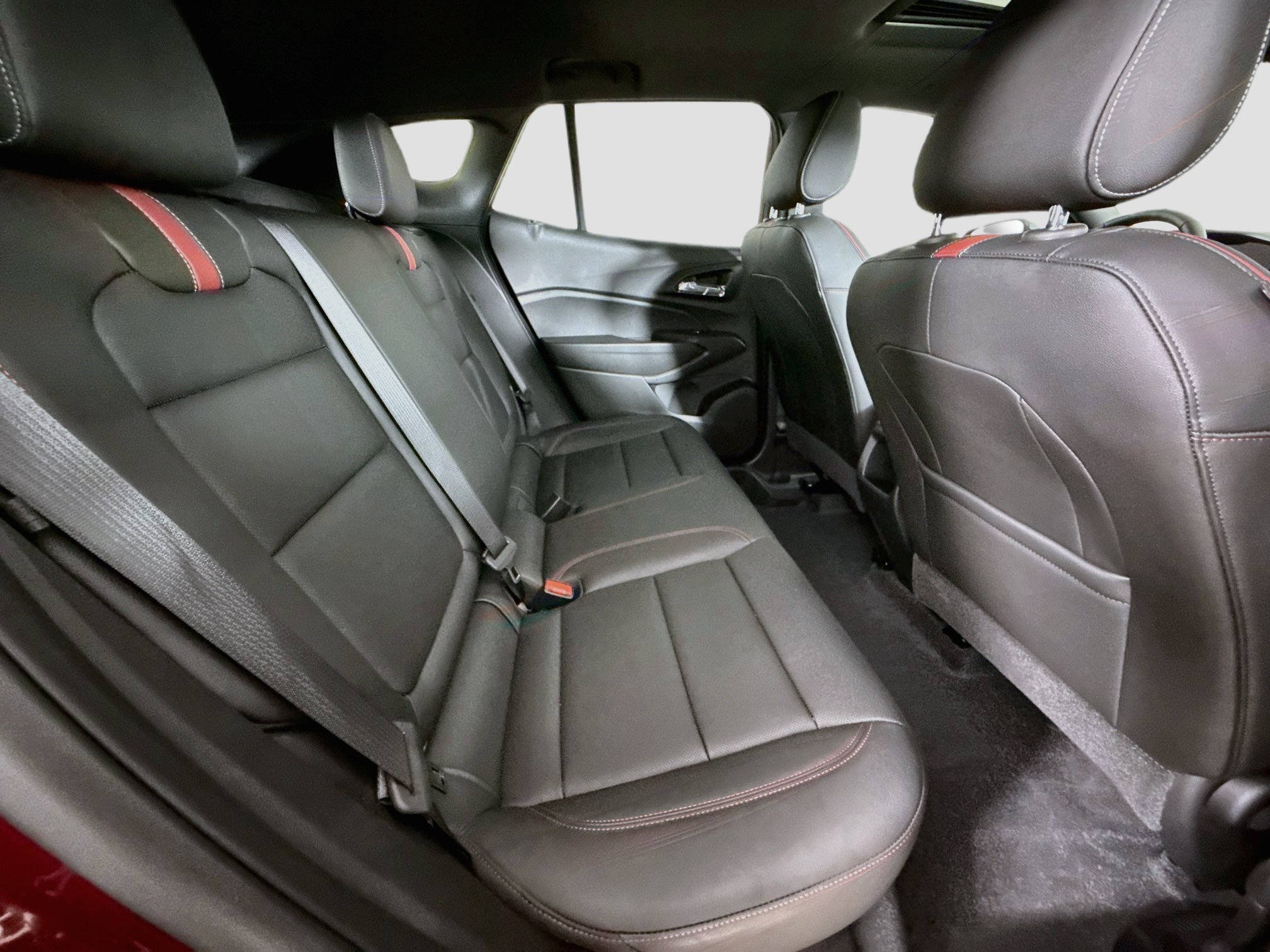 Used 2025 Chevrolet Trax RS w/ Sunroof Package FWD image 28
