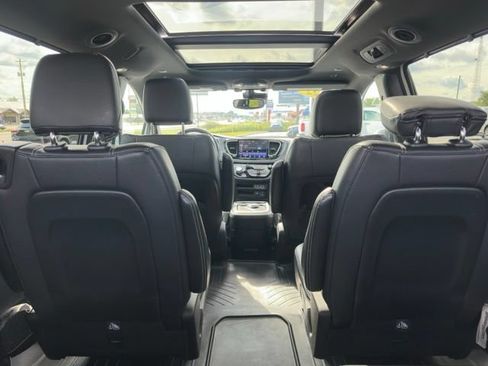 Used 2022 Chrysler Pacifica Touring-L w/ S Appearance Package AWD/4WD image 21