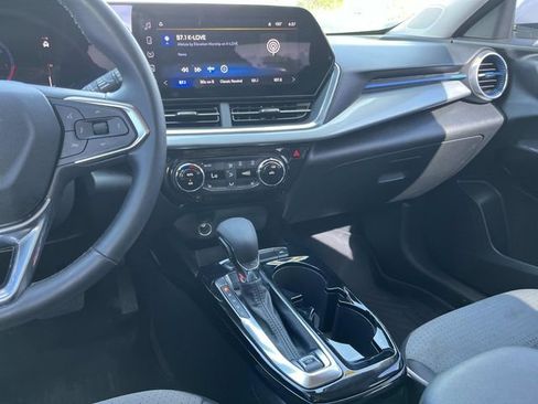Used 2024 Chevrolet Trax LT w/ Driver Confidence Package FWD image 14