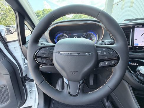 New 2027 Chrysler Pacifica Pinnacle w/ Theater Group FWD image 15