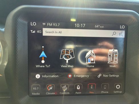 Used 2020 Jeep Gladiator Overland AWD/4WD image 18