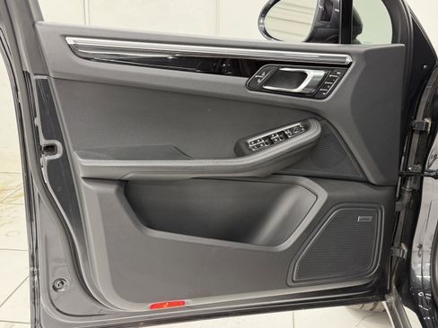 Certified 2021 Porsche Macan AWD/4WD image 27
