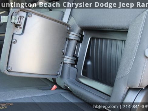 Used 2022 GMC Sierra 1500 Elevation image 34