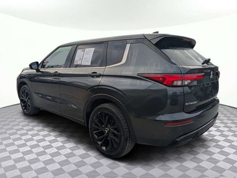Used 2024 Mitsubishi Outlander SE Black Edition image 5