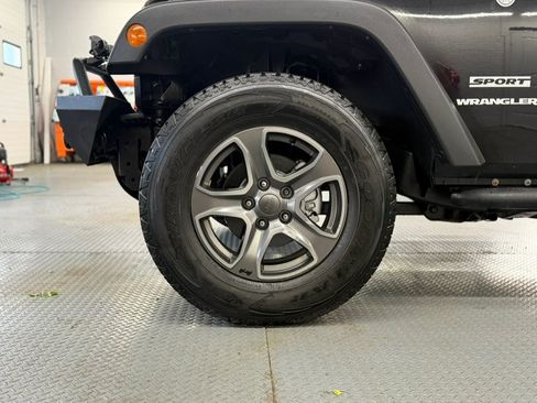 Used 2015 Jeep Wrangler Sport w/ Quick Order Package 24S AWD/4WD image 13