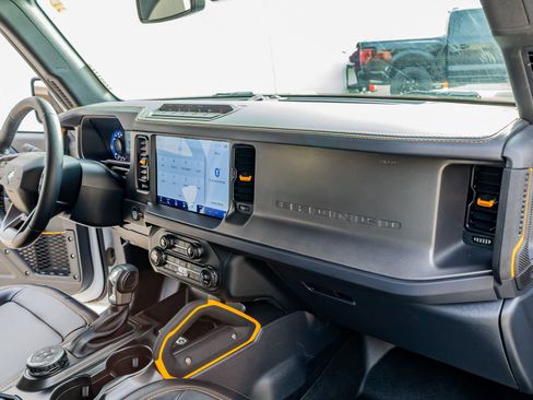Used 2024 Ford Bronco Badlands image 18