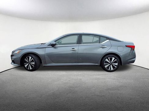 Used 2020 Nissan Altima 2.5 SV image 2