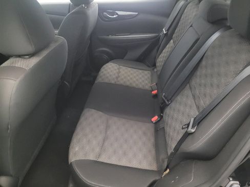 Used 2017 Nissan Rogue Sport SV w/ SV Premium Package image 18