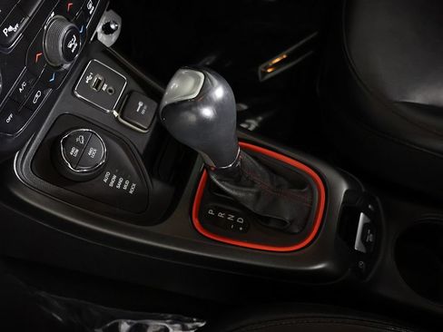 Used 2019 Jeep Compass Trailhawk w/ Cold Weather Group AWD/4WD image 47