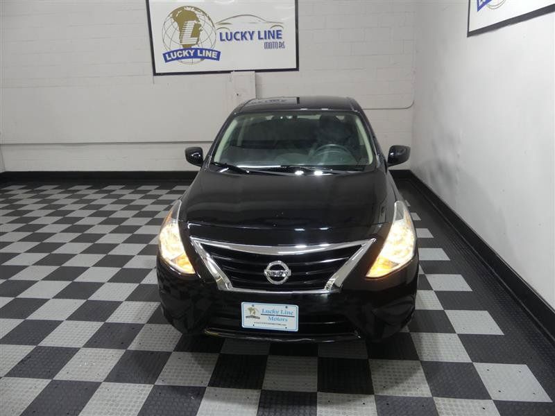 Used 2019 Nissan Versa SV FWD image 3