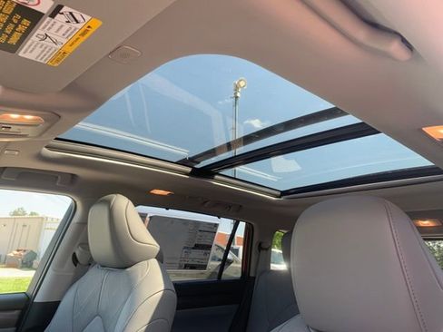 New 2026 Toyota Highlander Platinum AWD/4WD image 22