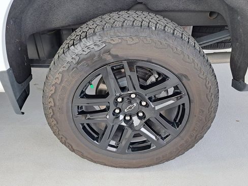 Used 2024 Chevrolet Silverado 1500 LT Trail Boss w/ Convenience Package II image 40