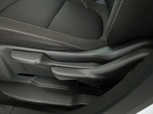 Used 2023 GMC Acadia SLE image 9