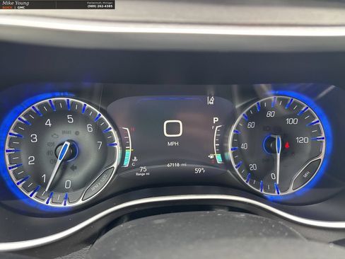 Used 2023 Chrysler Pacifica Touring-L FWD image 28