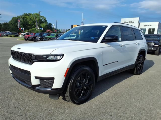 Used 2025 Jeep Grand Cherokee L Altitude AWD/4WD image 10