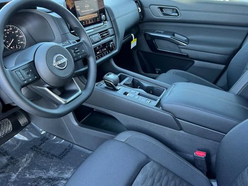 New 2025 Nissan Pathfinder S image 12