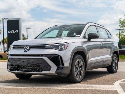 Used 2025 Volkswagen Taos S FWD image 3