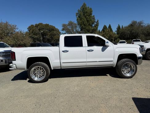 Used 2018 GMC Sierra 1500 SLT w/ SLT Premium Package AWD/4WD image 9
