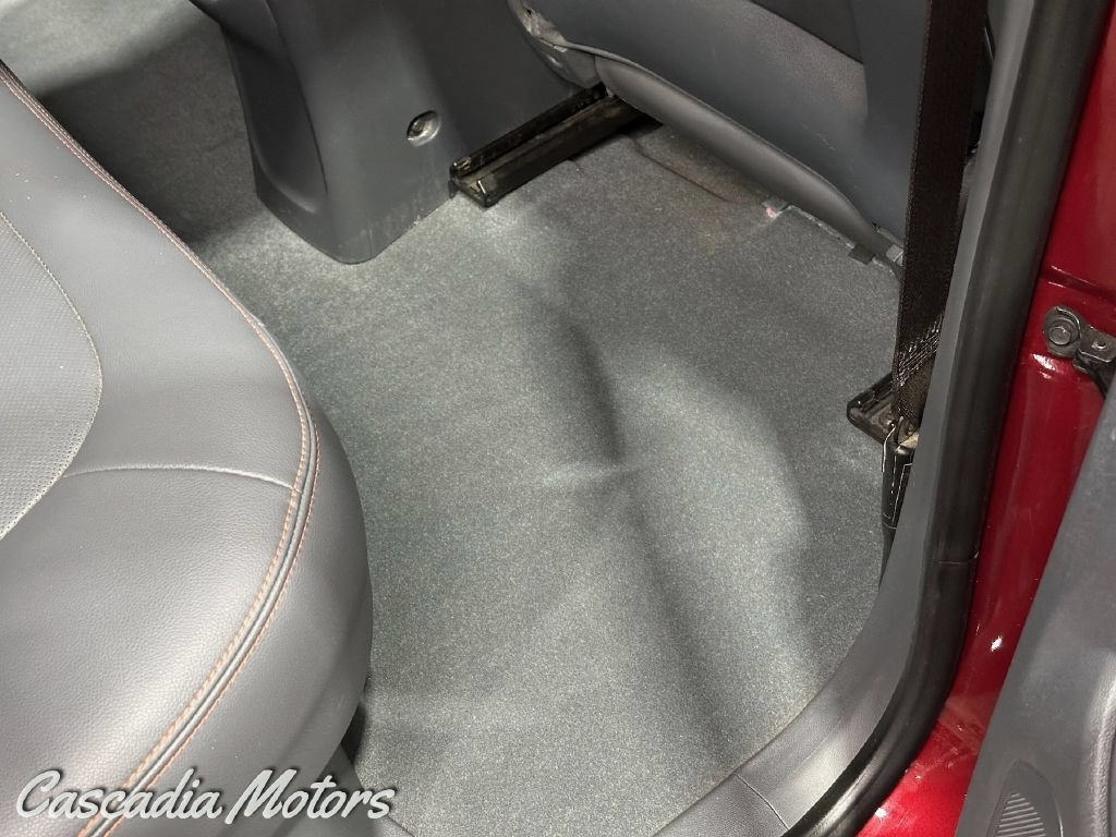Used 2020 Chevrolet Bolt Premier w/ Infotainment Package FWD image 27