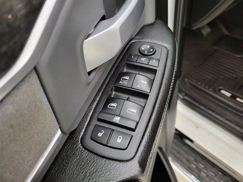 Used 2021 RAM 2500 Big Horn w/ Level 1 Equipment Group AWD/4WD image 30