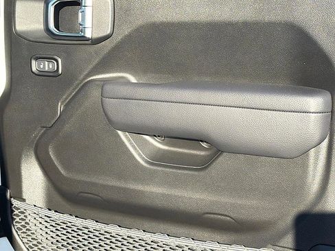 Used 2024 Jeep Gladiator Sport image 26