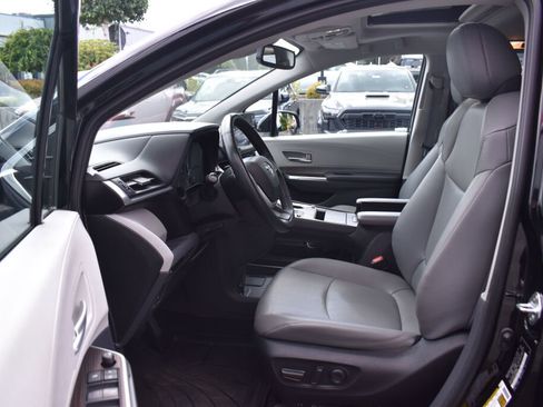 Certified 2023 Toyota Sienna XLE AWD/4WD image 17