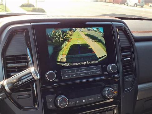 Used 2023 Nissan Titan PRO-4X image 17