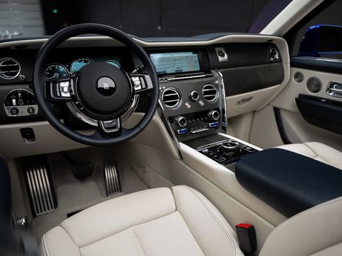Used 2019 Rolls-Royce Cullinan AWD/4WD image 2