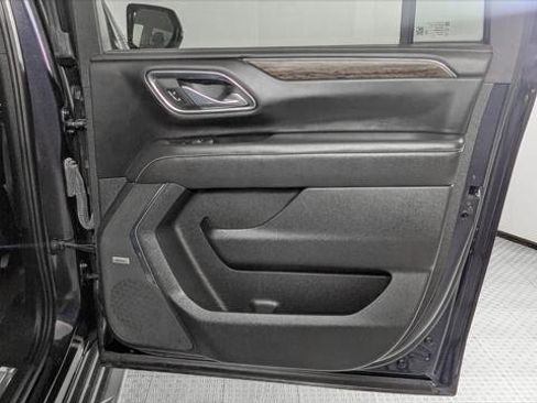 Used 2023 Chevrolet Suburban Premier image 21