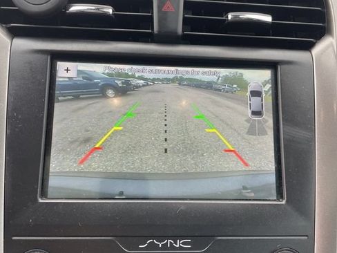Used 2019 Ford Fusion SE FWD image 10