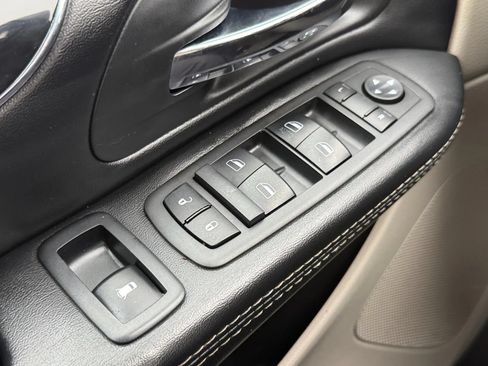 Used 2019 Dodge Grand Caravan SXT FWD image 39