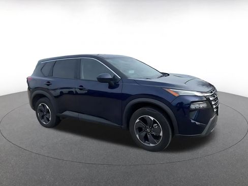 Used 2025 Nissan Rogue SV image 2