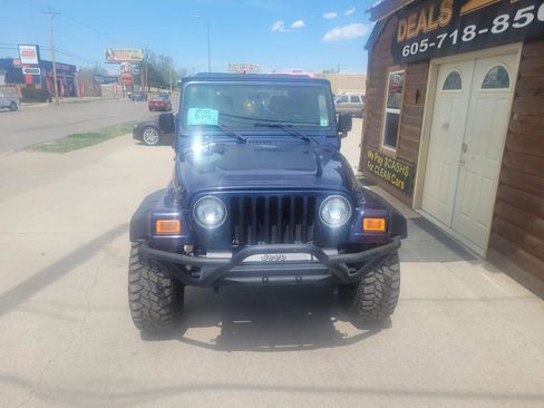Used 2006 Jeep Wrangler X AWD/4WD image 3