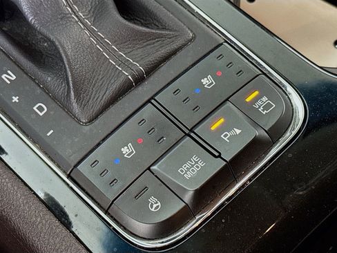 Used 2016 Kia Sedona SX Limited FWD image 21