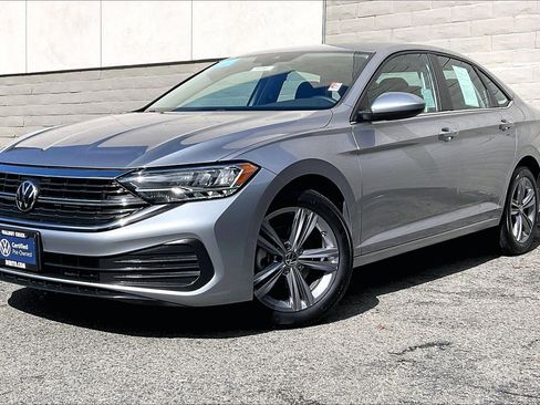 Certified 2024 Volkswagen Jetta SE image 12