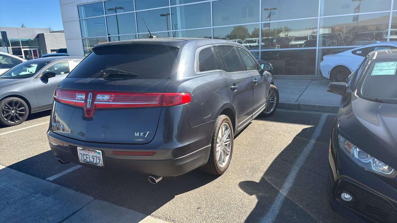 Used 2013 Lincoln MKT AWD image 2