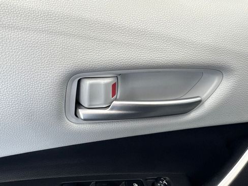 Certified 2025 Toyota Corolla SE FWD image 34