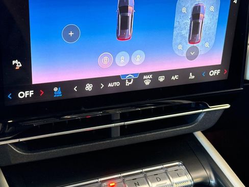 Used 2024 Lincoln Nautilus Premier image 23