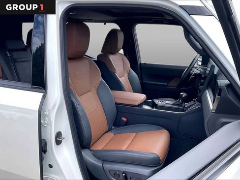 Used 2025 Lexus GX 550 w/ Accessory Package (2T) AWD/4WD image 8