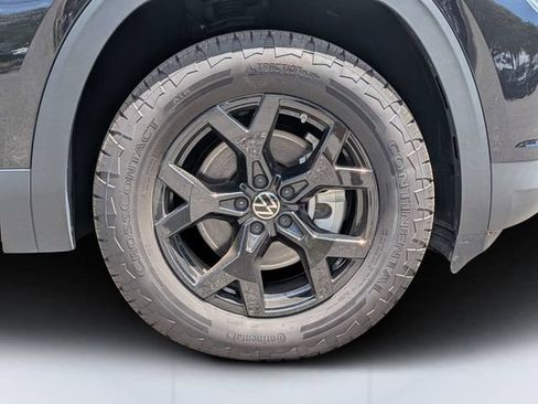 Certified 2025 Volkswagen Atlas Peak Edition SE AWD/4WD image 11