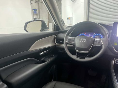 Used 2024 Toyota Grand Highlander AWD image 15