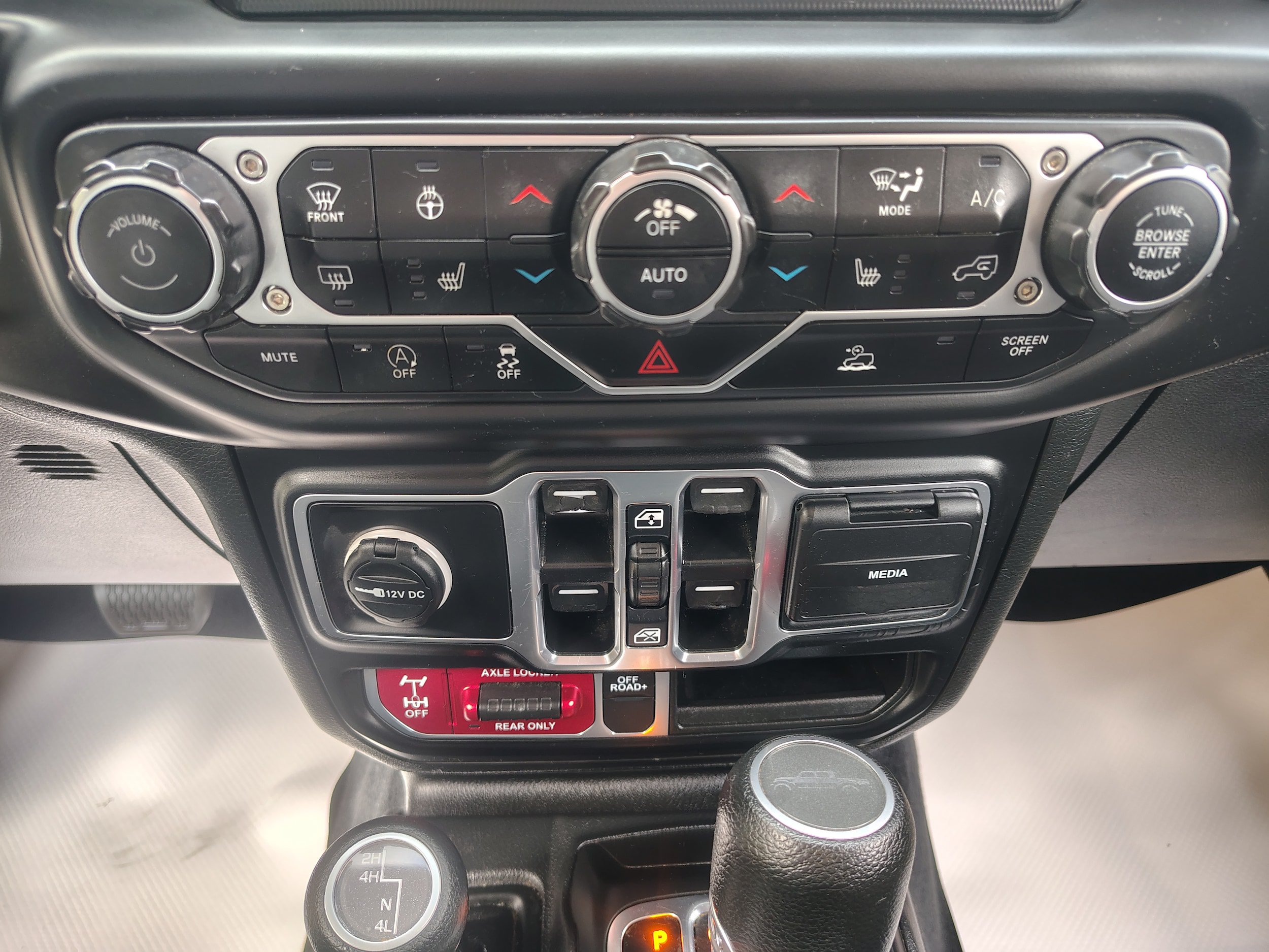 Certified 2023 Jeep Gladiator Mojave w/ LED Lighting Group AWD/4WD image 31