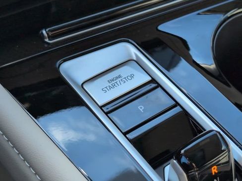 Used 2026 Volkswagen Atlas SE w/ Panoramic Sunroof Package FWD image 15