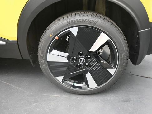 New 2026 Nissan Kicks SR image 21